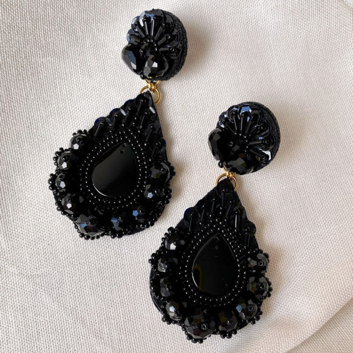 Aretes Botánica Bogotá bordados a mano