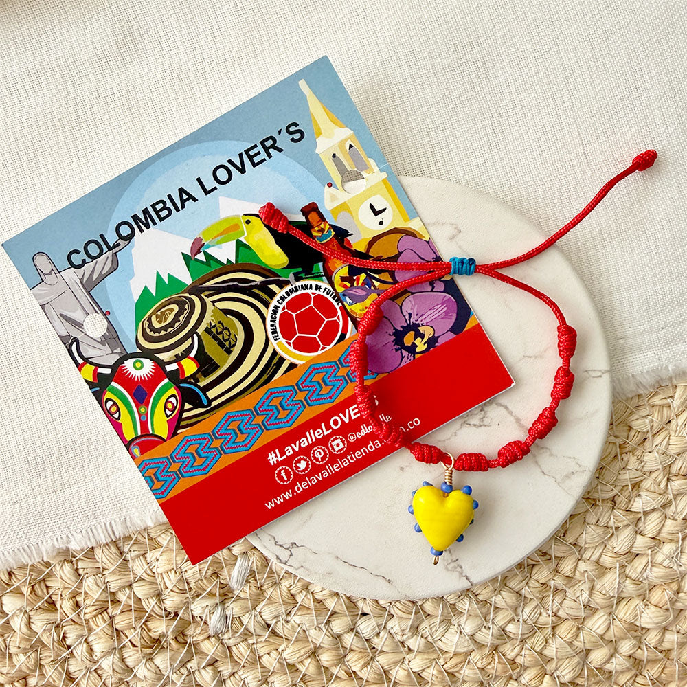 Manilla roja con corazón amarillo