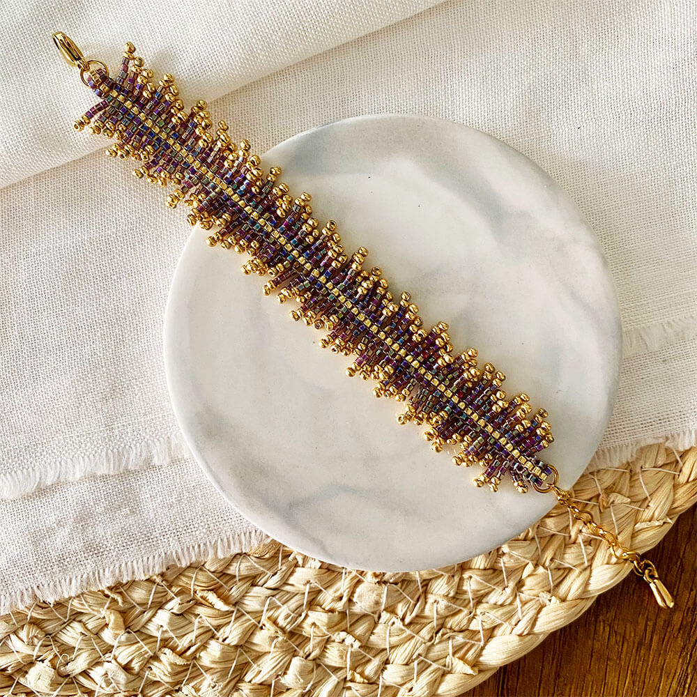 Detalle de Pulsera Destellos de Miyuki morada
