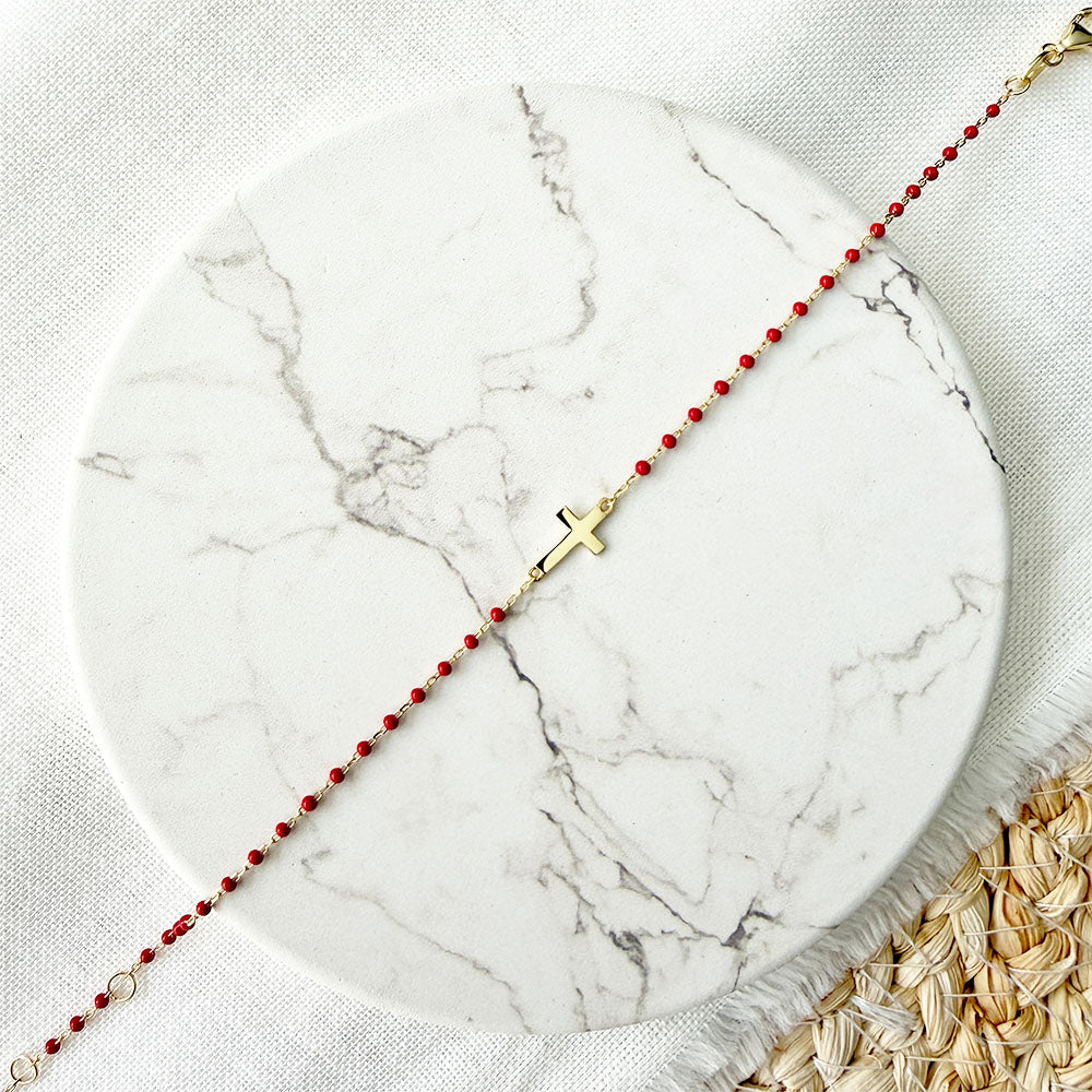 Detalle de la Pulsera Cruz Pipos Rojo