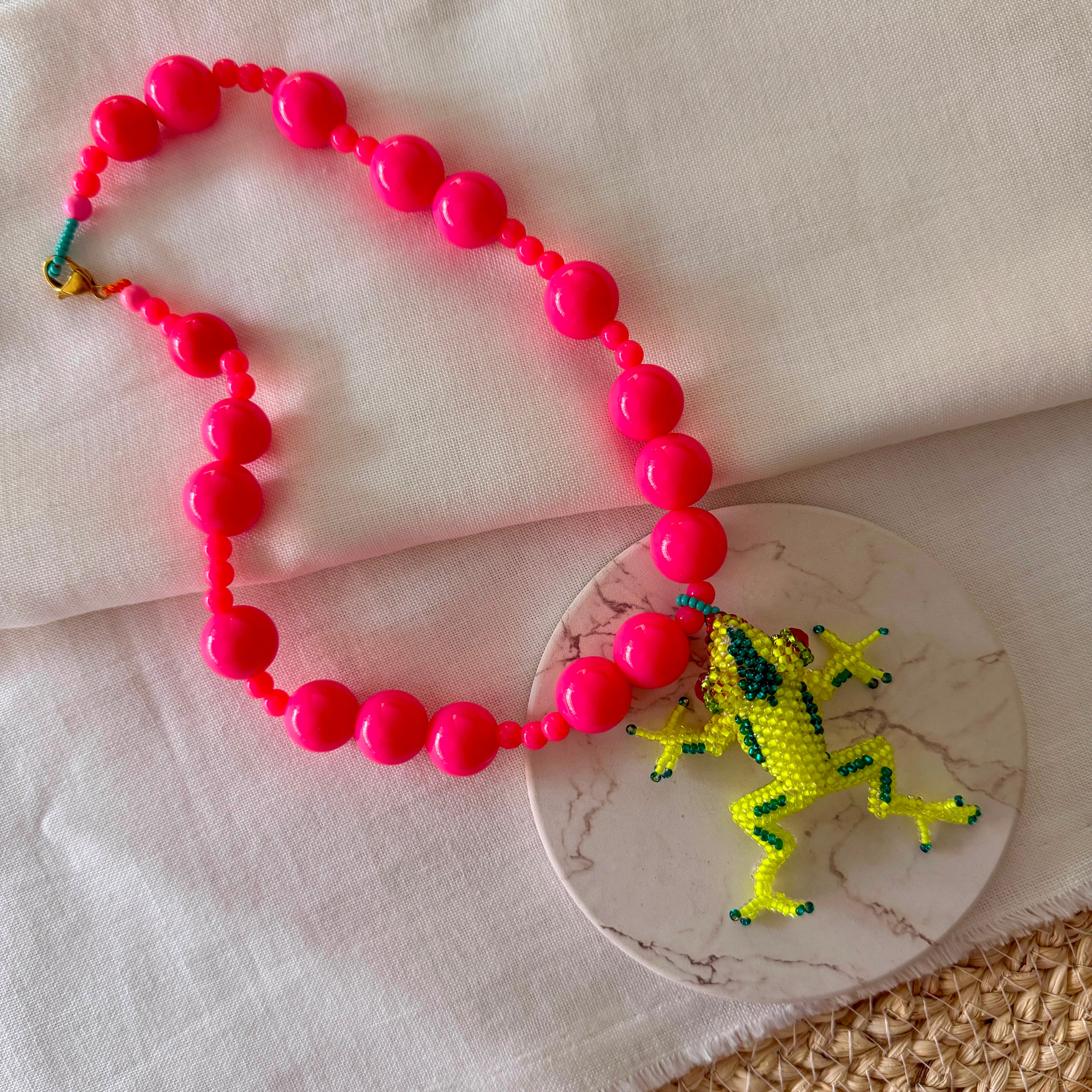 Collar Cua Cua en Fucsia